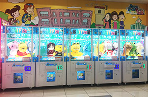 江蘇蘇州購物廣場剪刀禮品機展示